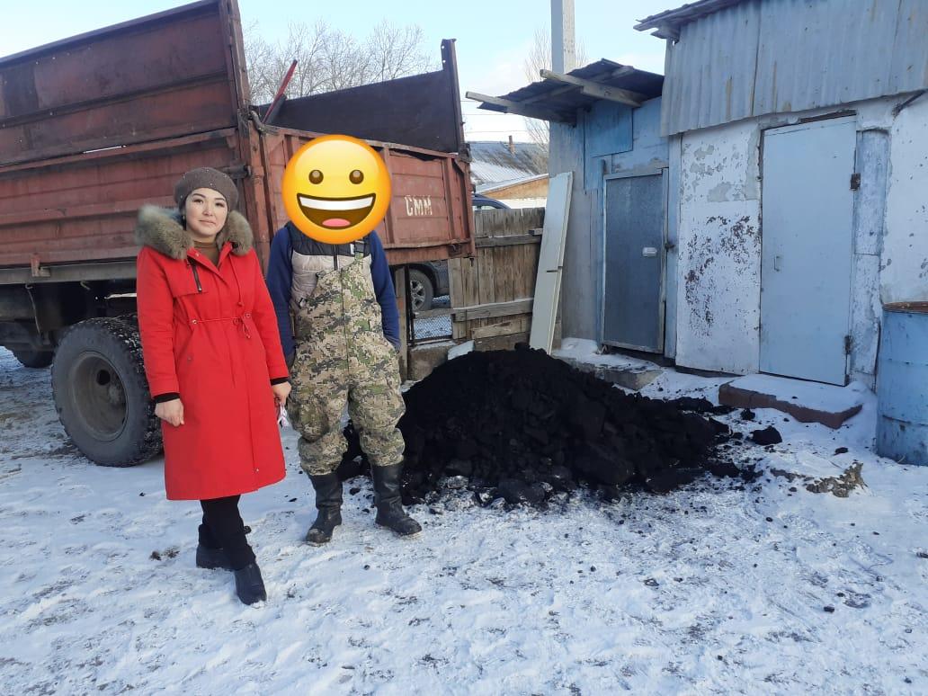Тәуелсіздіктің 30 жылдығына орай  әлеуметтік педагог А.Асанғалықованың ұйымдастыруымен демеуші Қ.Муханбекова мен К.Муханбековтың көмегімен мектебіміздегі 14.12.2021 күні әлеуметтік санаттағы, аз қамтылған отбасыларға 10 тонна көмір таратылып берілді.
