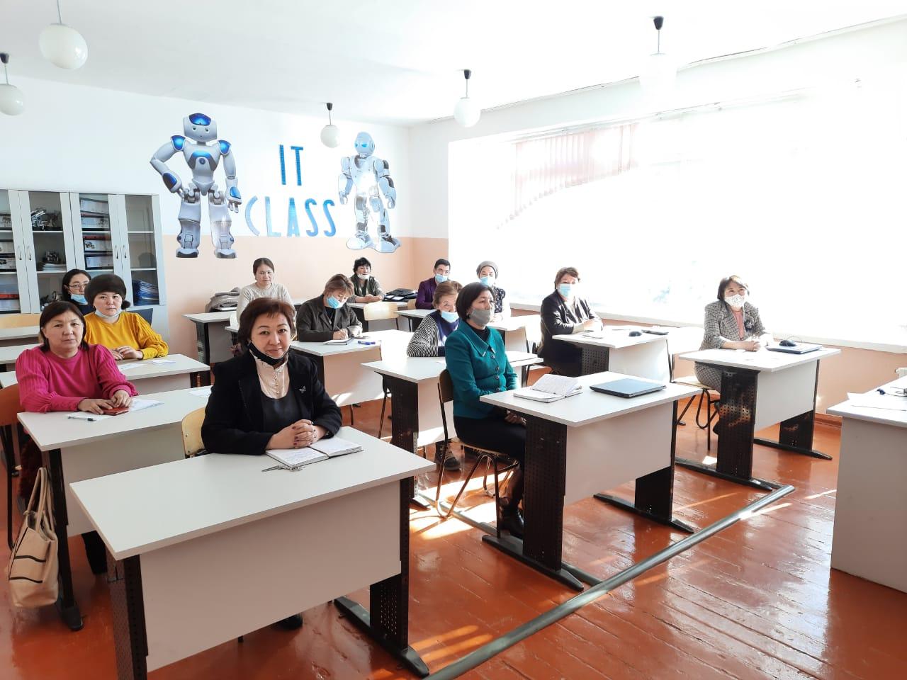 Ө Жаңабаев атындағы орта мектепте жетекші және серіктес мектептермен вебинар өтті