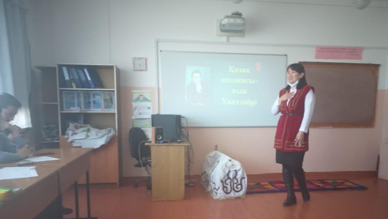 "Мұқағали Мақатаевтың 91 жылдығына арналған айлықтың қорытынды кеші болып өтті.«Жырлайды жүрек» атты кеш сценарийі
